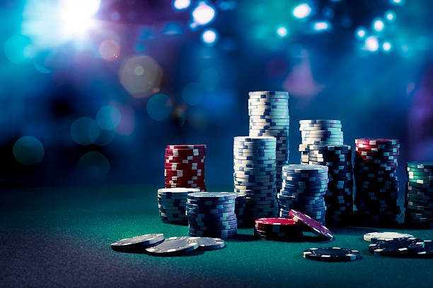 Live roulette wheel broadcast from professional studio